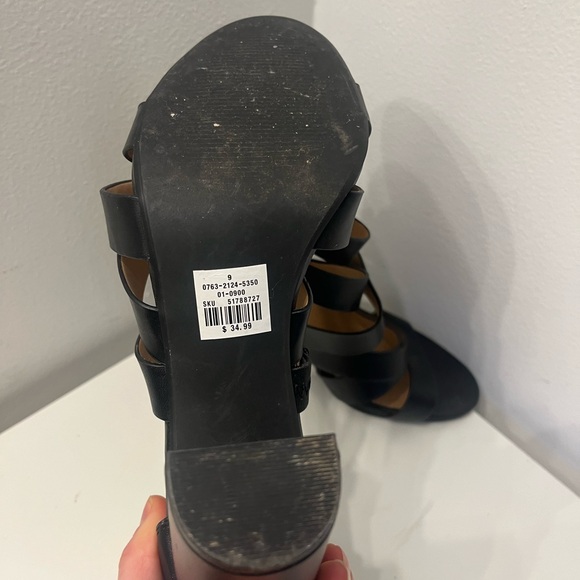 Black strappy heels - Picture 4 of 5